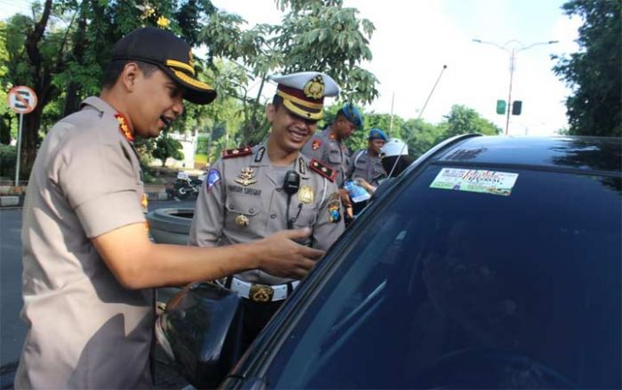 Millennial Road Safety Festival, Kapolresta Sidoarjo Terjun Langsung Sosialisasi ke Masyarakat Millennial Road Safety Festival, Kapolresta Sidoarjo Terjun Langsung Sosialisasi ke Masyarakat