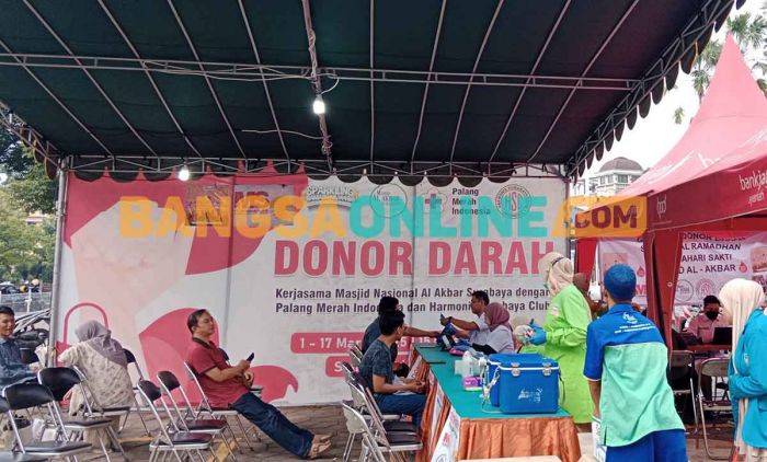 PMI dan Harmoni Surabaya Club Gelar Donor Darah di Masjid Al Akbar Surabaya PMI dan Harmoni Surabaya Club Gelar Donor Darah di Masjid Al Akbar Surabaya