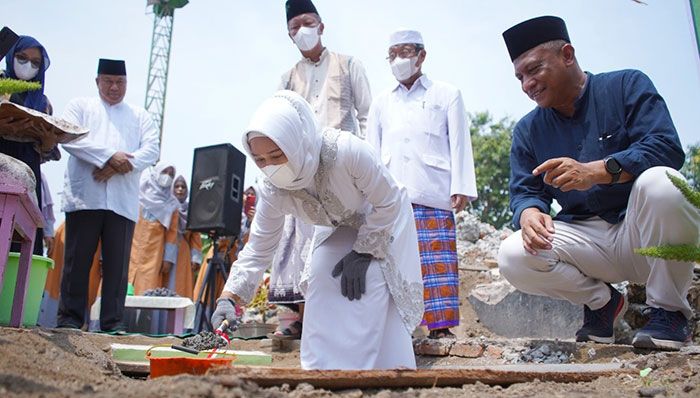 Wali Kota Mojokerto Letakkan Batu Pertama Renovasi Masjid Baitul Ma Wali Kota Mojokerto Letakkan Batu Pertama Renovasi Masjid Baitul Ma