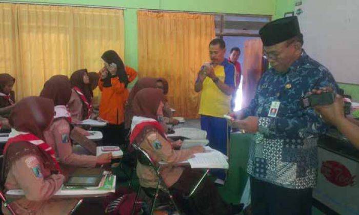 Marak Prostitusi Online, Dispendik Gresik Razia HP Pelajar Marak Prostitusi Online, Dispendik Gresik Razia HP Pelajar