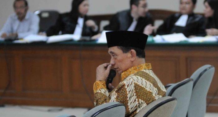 Sidang, Fuad Amin Berkelit dengan Cara Melucu, Ngaku Tak Paham Diberi Uang Sidang, Fuad Amin Berkelit dengan Cara Melucu, Ngaku Tak Paham Diberi Uang