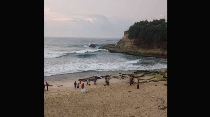 Sopir Pribadi Tenggelam di Pantai Klayar Pacitan