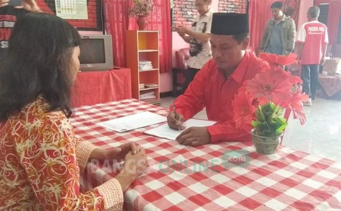 Bendahara PDIP Kota Blitar Daftar Jadi Calon Wawali Bendahara PDIP Kota Blitar Daftar Jadi Calon Wawali