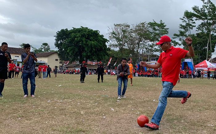 DPC PDIP Jember Gelar Turnamen Sepak Bola Plastik