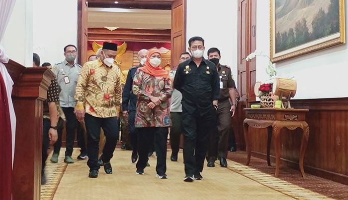 Gelar Rakor Bersama Gubernur Khofifah, Mentan: PMK Tidak Menular ke Manusia Gelar Rakor Bersama Gubernur Khofifah, Mentan: PMK Tidak Menular ke Manusia