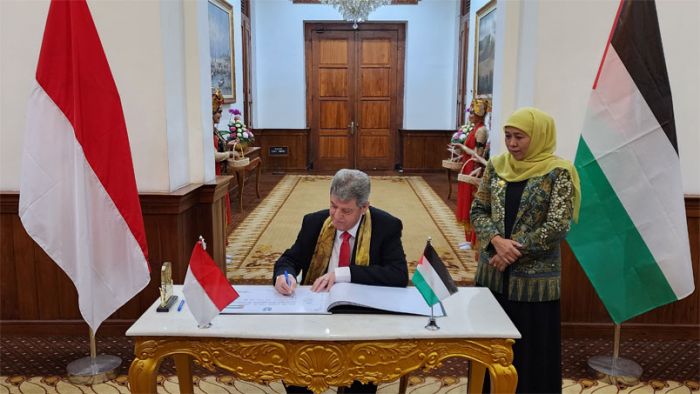 Terima Dubes Palestina, Gubernur Khofifah Tawarkan Peluang Beasiswa Pendidikan Tinggi di Jatim Terima Dubes Palestina, Gubernur Khofifah Tawarkan Peluang Beasiswa Pendidikan Tinggi di Jatim