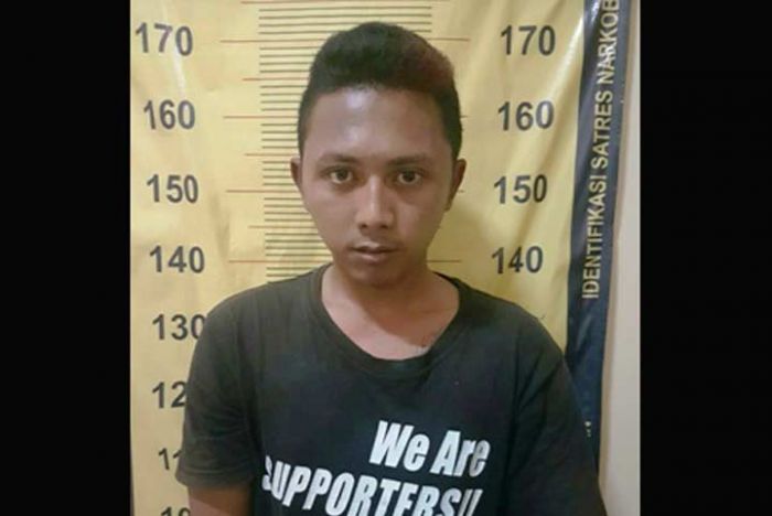 Nyamar Sebagai Pembeli Sabu, Polisi Bekuk Pengedar di Pinggir Jalan Glagahsari Nyamar Sebagai Pembeli Sabu, Polisi Bekuk Pengedar di Pinggir Jalan Glagahsari
