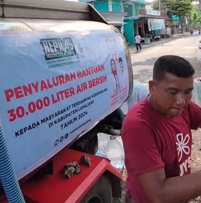 Repnas Cabup Indah-Yudha Salurkan Bantuan Air Bersih ke Warga di Lumajang Repnas Cabup Indah-Yudha Salurkan Bantuan Air Bersih ke Warga di Lumajang