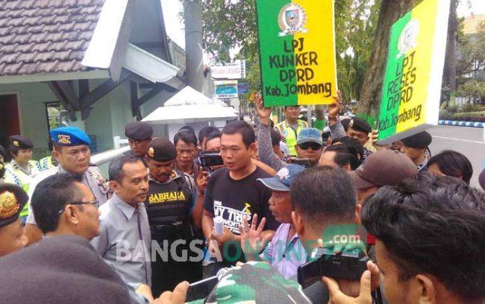 Kejari Janji segera Lakukan Penyelidikan Terhadap Sejumlah Kasus di DPRD Jombang Kejari Janji segera Lakukan Penyelidikan Terhadap Sejumlah Kasus di DPRD Jombang