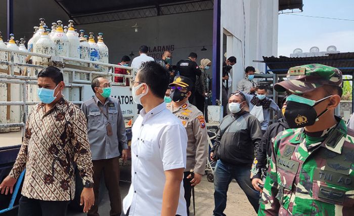 Pastikan Ketersediaan Oksigen dan Kestabilan Harga Obat, Wali Kota Kediri Sidak ke Distributor Pastikan Ketersediaan Oksigen dan Kestabilan Harga Obat, Wali Kota Kediri Sidak ke Distributor
