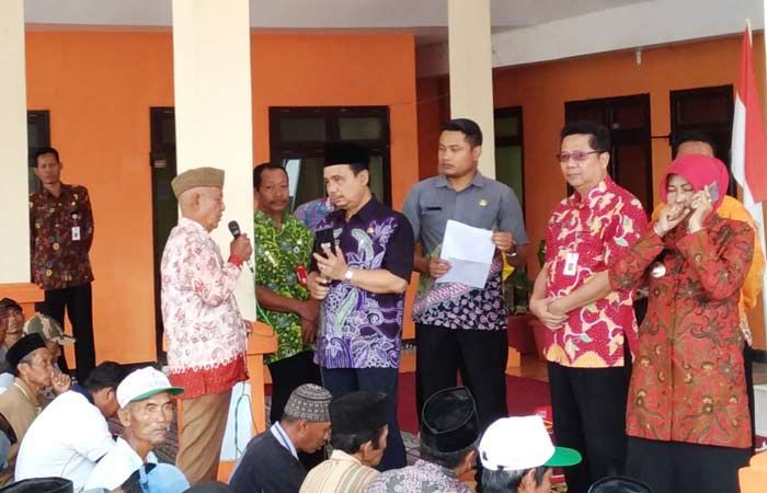 Bupati Lumajang Maksimalkan Pembangunan Sarana Padat Karya untuk Pekerjakan Warga Sekitar Bupati Lumajang Maksimalkan Pembangunan Sarana Padat Karya untuk Pekerjakan Warga Sekitar