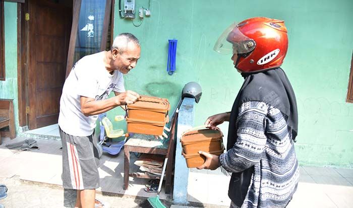 Mengintip UMKM Penyedia Program Makan Gratis untuk Lansia di Sidoarjo Mengintip UMKM Penyedia Program Makan Gratis untuk Lansia di Sidoarjo