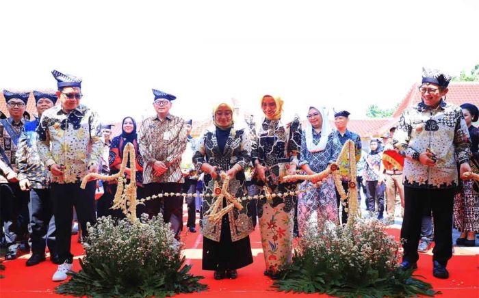 Pesan Pj Gubernur Jatim saat Buka Pekan Batik di Bojonegoro Pesan Pj Gubernur Jatim saat Buka Pekan Batik di Bojonegoro