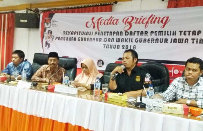 Khofifah dan Gus Ipul Berkompetisi Raih Simpati 30 Juta Lebih Pemilih Khofifah dan Gus Ipul Berkompetisi Raih Simpati 30 Juta Lebih Pemilih