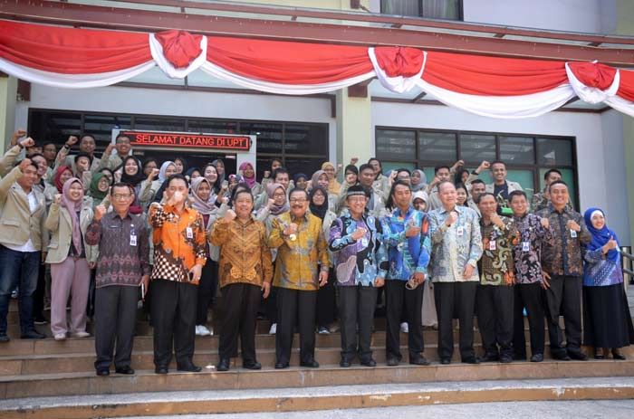 Dikunjungi Mahasiswa UGM, Pakde Karwo Paparkan Inovasi Financial Engineering Jatim Dikunjungi Mahasiswa UGM, Pakde Karwo Paparkan Inovasi Financial Engineering Jatim