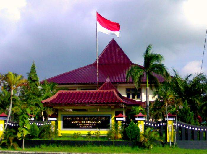 Ketua Komisi A DPRD Bangkalan Ditangkap Saat Cabuli Wanita di Hotel Ketua Komisi A DPRD Bangkalan Ditangkap Saat Cabuli Wanita di Hotel