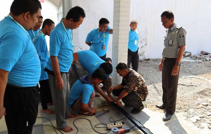 Warga Binaan Lapas Ngawi Dapat Pelatihan Las dan Membuat Bakery Warga Binaan Lapas Ngawi Dapat Pelatihan Las dan Membuat Bakery