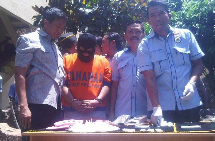 Polda Jatim Bekuk Bandar Narkoba Beromzet Rp 1, 5 M Perbulan Polda Jatim Bekuk Bandar Narkoba Beromzet Rp 1, 5 M Perbulan