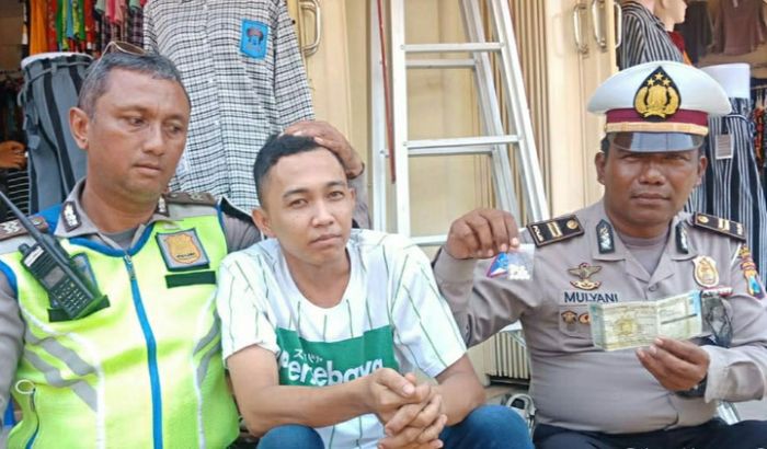 Razia Kendaraan, Anggota Satlantas Polres Jombang Dapat Pil Koplo Razia Kendaraan, Anggota Satlantas Polres Jombang Dapat Pil Koplo