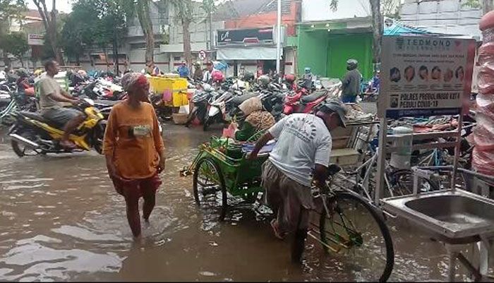 Diguyur Hujan Berjam-jam, 8 Kelurahan di Kota Probolinggo Terendam Banjir Diguyur Hujan Berjam-jam, 8 Kelurahan di Kota Probolinggo Terendam Banjir