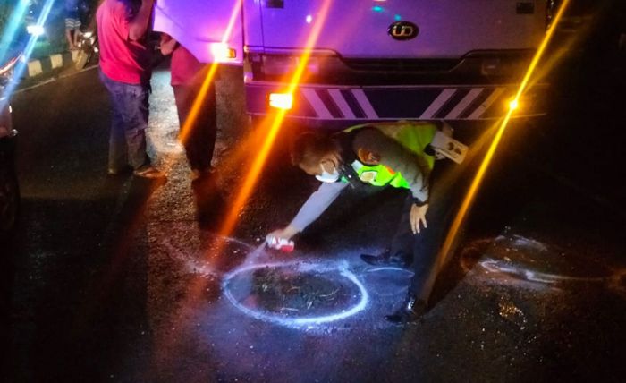 Tertabrak Truk di Sidoarjo, Remaja Asal Surabaya Tewas di Lokasi Tertabrak Truk di Sidoarjo, Remaja Asal Surabaya Tewas di Lokasi