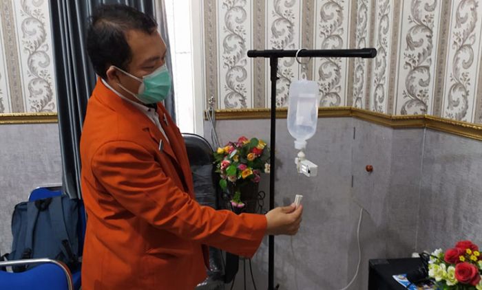 Dokter di Lamongan Temukan Alat Minimalisir Kontak Tenaga Medis dengan Pasien Covid-19 Dokter di Lamongan Temukan Alat Minimalisir Kontak Tenaga Medis dengan Pasien Covid-19