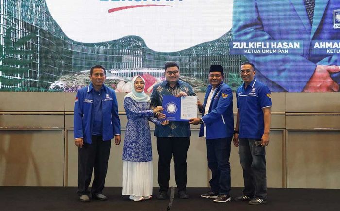 PAN dan PKS Kembali Usung Dhito-Dewi pada Pilkada Kabupaten Kediri 2024 PAN dan PKS Kembali Usung Dhito-Dewi pada Pilkada Kabupaten Kediri 2024