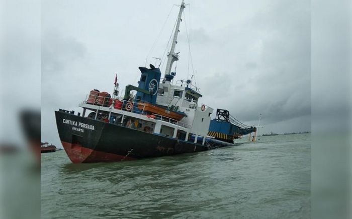 Diterjang Arus Kencang, Kapal Cantika Persada Bermuatan 1.600 Ton Pupuk Petrokimia Tenggelam Diterjang Arus Kencang, Kapal Cantika Persada Bermuatan 1.600 Ton Pupuk Petrokimia Tenggelam