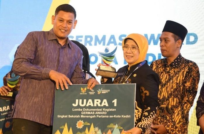 Serahkan Penghargaan Germas Award 2023, Mas Abu Minta Hidup Sehat Jadi Lifestyle Serahkan Penghargaan Germas Award 2023, Mas Abu Minta Hidup Sehat Jadi Lifestyle