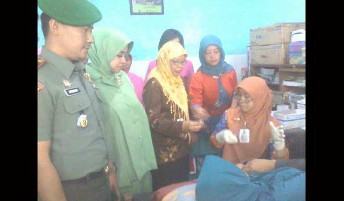 Gandeng Pemkot, Kodim 0833 Malang Kota Gelar Pengobatan dan Pemasangan KB Gratis Gandeng Pemkot, Kodim 0833 Malang Kota Gelar Pengobatan dan Pemasangan KB Gratis