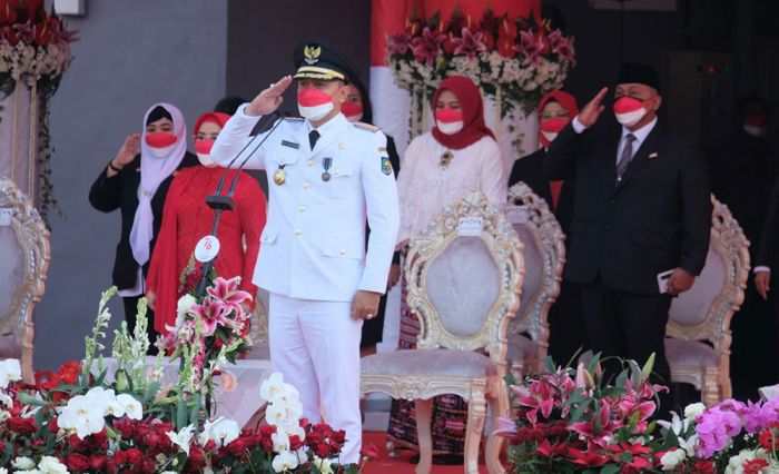 Pimpin Upacara HUT RI di Balai Kota, Wali Kota Eri Berharap Surabaya Segera Terbebas Covid-19 Pimpin Upacara HUT RI di Balai Kota, Wali Kota Eri Berharap Surabaya Segera Terbebas Covid-19