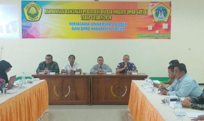 Gandeng Unej, DPRD Gresik Dalami Empat Draft Raperda Inisiatif Tahap I Gandeng Unej, DPRD Gresik Dalami Empat Draft Raperda Inisiatif Tahap I