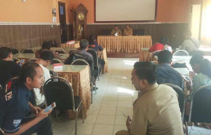 Tampung Keluhan Pedagang Kecil, Pemkab Trenggalek Sediakan 72 Stand Gratis di Pasar Rakyat Tampung Keluhan Pedagang Kecil, Pemkab Trenggalek Sediakan 72 Stand Gratis di Pasar Rakyat