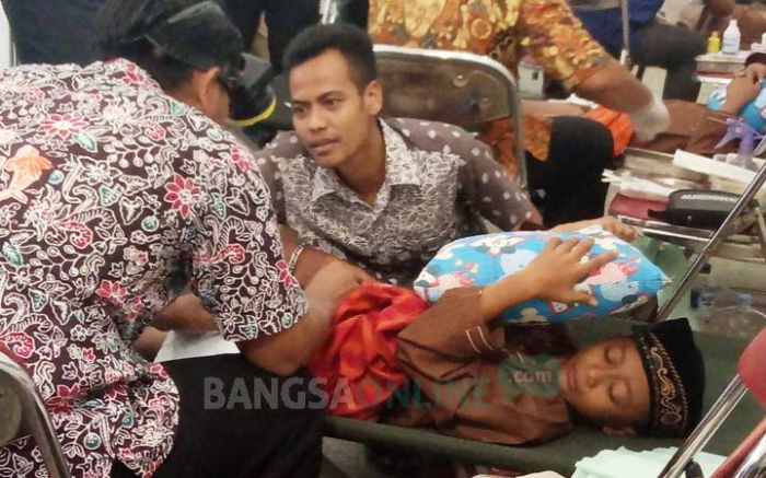 Peringati HPN 2019, PWI Mojokerto Gelar Baksos Khitan Massal Peringati HPN 2019, PWI Mojokerto Gelar Baksos Khitan Massal