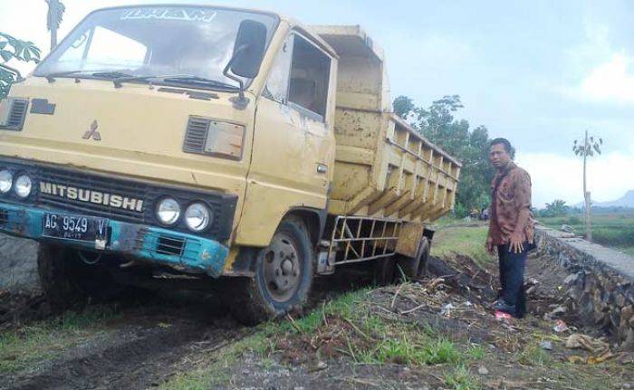 Jalan Desa Kesambi Tulungagung Tak Layak, Warga Minta Perhatian Pemkab Jalan Desa Kesambi Tulungagung Tak Layak, Warga Minta Perhatian Pemkab