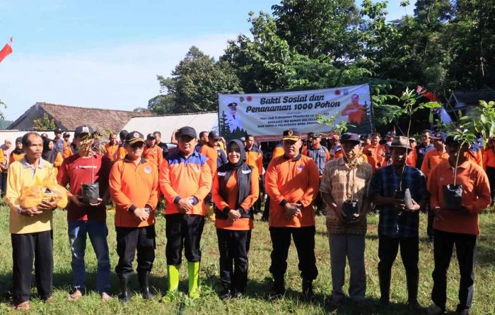 Pulihkan Konservasi Pasca-Kebakaran Hutan, Bupati Mojokerto Tanam 1.000 Bibit Buah di Begaganlimo