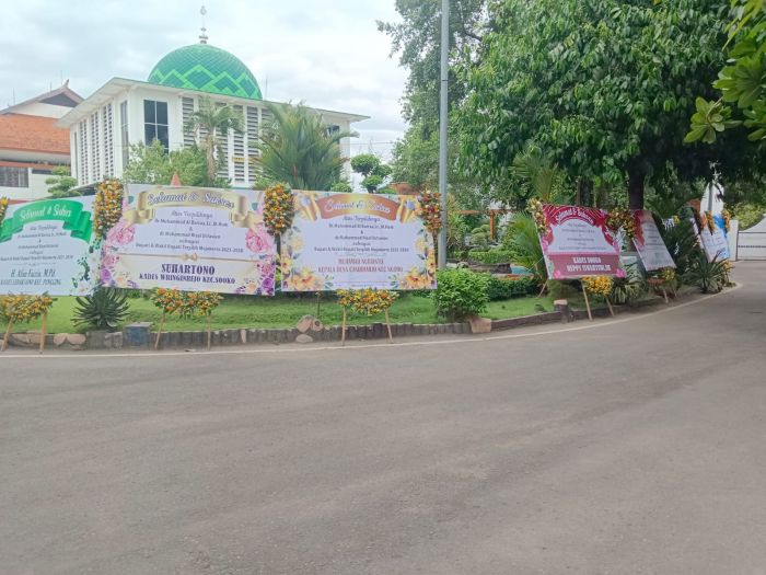 Sambut Kemenangan Barra-Rizal, Karangan Bunga Banjiri Kantor Pemkab Mojokerto Sambut Kemenangan Barra-Rizal, Karangan Bunga Banjiri Kantor Pemkab Mojokerto