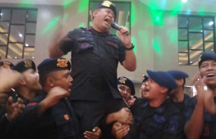 HUT Brimob, Kapolda Jatim Lantunkan Lagu Separuh Nafas HUT Brimob, Kapolda Jatim Lantunkan Lagu Separuh Nafas