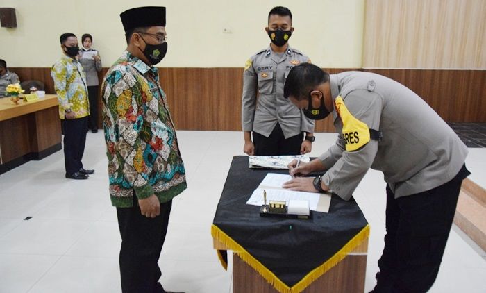 ​Kapolres Pamekasan Tandatangani MoU Pendaftaran Polri Tahun 2021