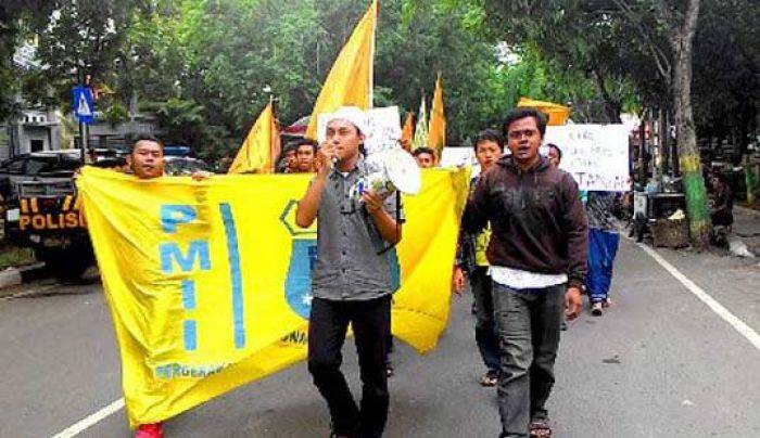 PMII Unisda Demo Kejari Lamongan, Desak Usut Dugaan Penyelewengan Disperhut PMII Unisda Demo Kejari Lamongan, Desak Usut Dugaan Penyelewengan Disperhut