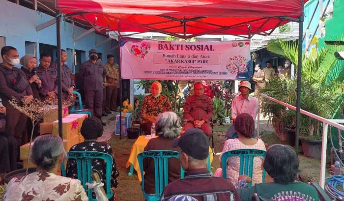 Peringati HBA ke-63, Kejari Kabupaten Kediri Gelar Baksos di Rumah Lansia Pare Peringati HBA ke-63, Kejari Kabupaten Kediri Gelar Baksos di Rumah Lansia Pare