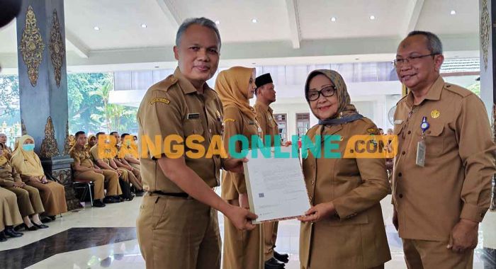 200 ASN Pemkab Jombang Terima Petikan SK Kenaikan Pangkat 200 ASN Pemkab Jombang Terima Petikan SK Kenaikan Pangkat