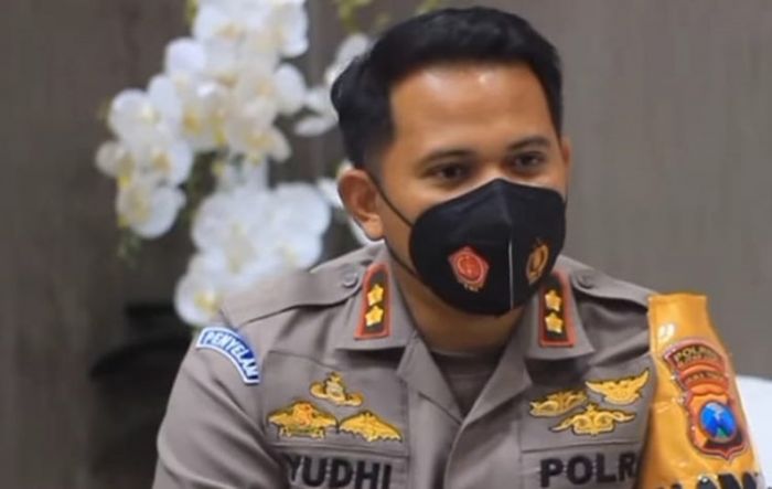Serius Tekan Angka Covid-19, Polisi di Blitar Bakal Pindahkan Pasien Isoman ke Isoter Serius Tekan Angka Covid-19, Polisi di Blitar Bakal Pindahkan Pasien Isoman ke Isoter