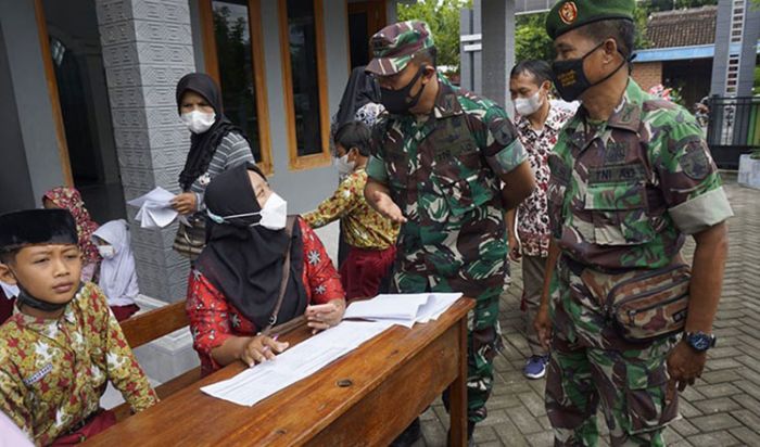 Dandim Ngawi Tinjau Vaksinasi Covid-19 untuk Anak Usia 6-11 Tahun