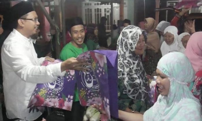 Perangi Sampah Plastik, Gus Muhdlor Kembali Blusukan ke Pasar Krempyeng Perangi Sampah Plastik, Gus Muhdlor Kembali Blusukan ke Pasar Krempyeng