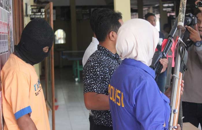 Butuh Uang Buat Ngopi dan Rokok, Pemuda Asal Palang Ini Nekat Curi Senapan Butuh Uang Buat Ngopi dan Rokok, Pemuda Asal Palang Ini Nekat Curi Senapan