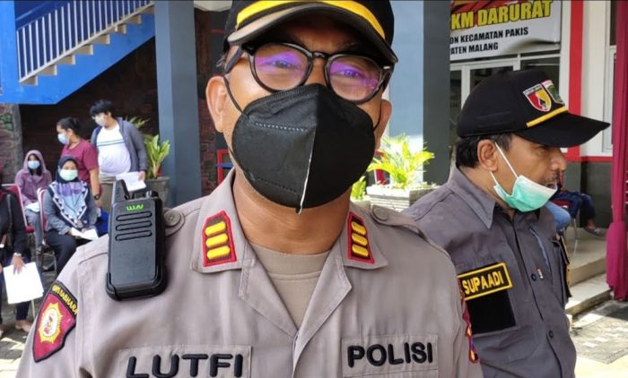 Beri Rasa Aman kepada Pengendara, Kapolsek Pakis dan Jajaran Lakukan Pengaturan Lalu Lintas Beri Rasa Aman kepada Pengendara, Kapolsek Pakis dan Jajaran Lakukan Pengaturan Lalu Lintas