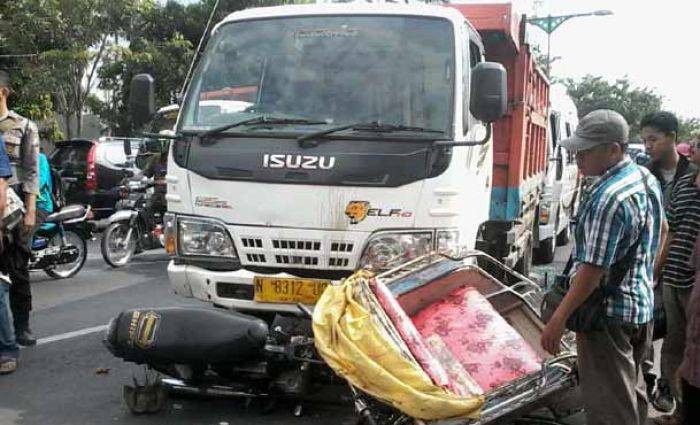 Pengemudi Bentor Tewas Dilindas Truk di TL Pakerin Sidoarjo