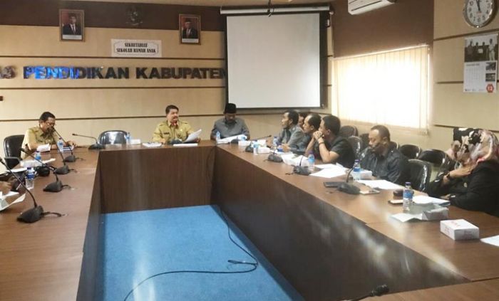 Sidak Dispendik, Komisi D Cari Data Renovasi SD se-Kabupaten Jember Sidak Dispendik, Komisi D Cari Data Renovasi SD se-Kabupaten Jember