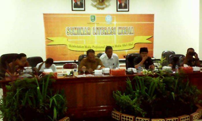 Seminar Media Literasi: Memberitakan Secara Berulang dan Tidak Berimbang Adalah Bentuk Kejahatan Seminar Media Literasi: Memberitakan Secara Berulang dan Tidak Berimbang Adalah Bentuk Kejahatan